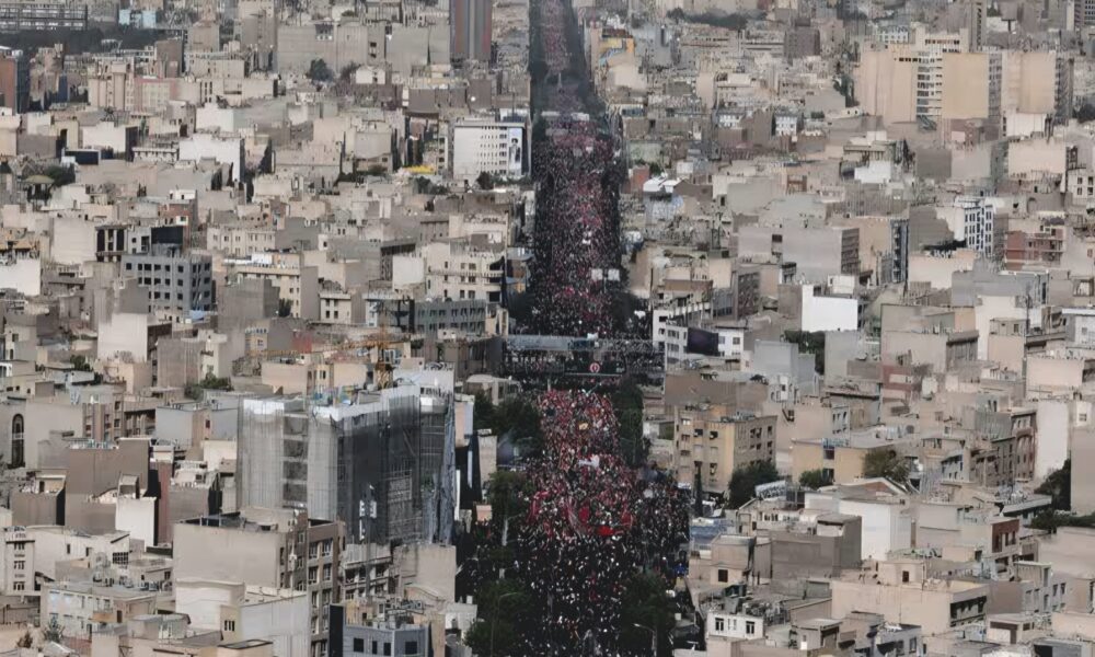 تصاویر مراسم تشییع پیکر مطهر آقای شهید ایران
