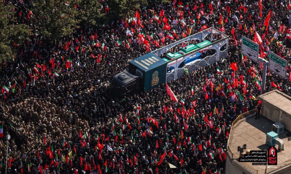 تصاویر هوایی از حضور جمعیت عظیم مردم در تشییع رهبر شهید انقلاب