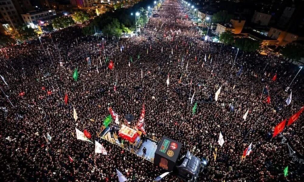 پایان چندین دهه انتظار؛ پیکر رهبر شهید به حرم سید‌الشهدا رسید